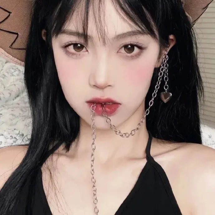 肮脏的黑袋子